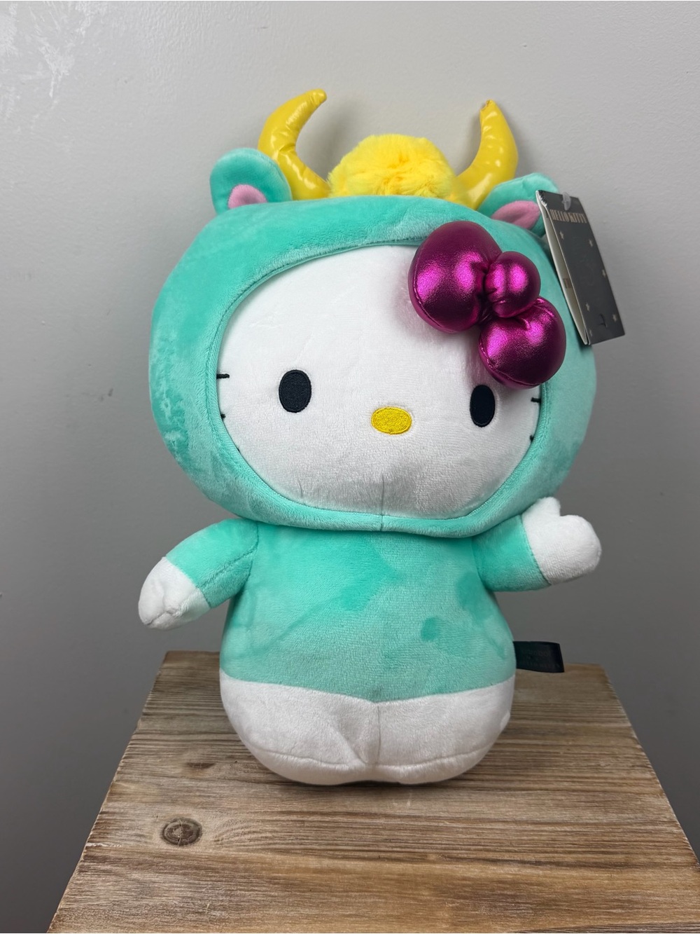 New Hello Kitty Star Sign Taurus Kidrobot Plush Zodiac Bull Costume Sanrio 15"